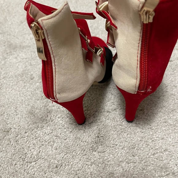 SHOES - Picture 3 of 5